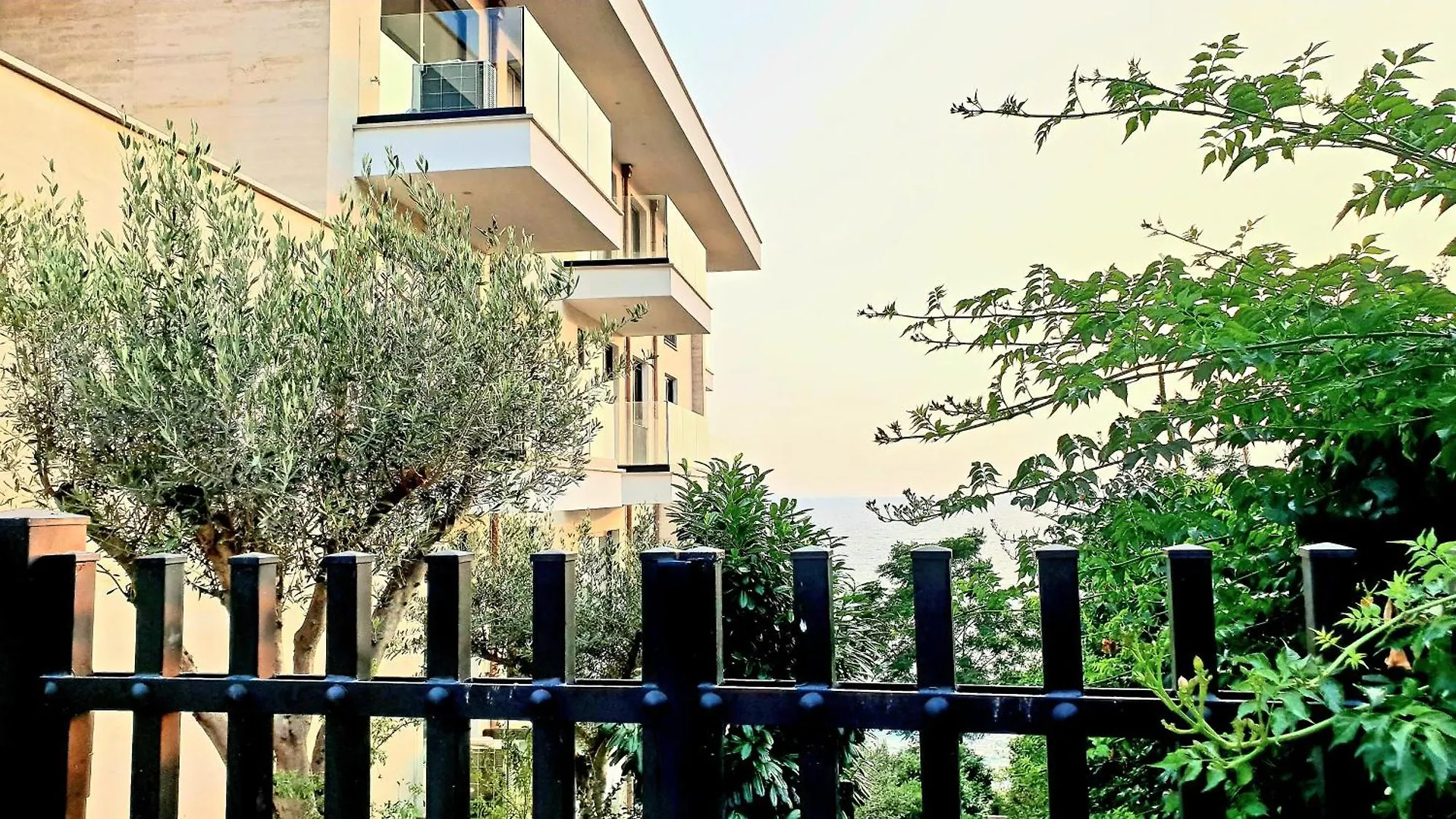 2F Saranda Apartment